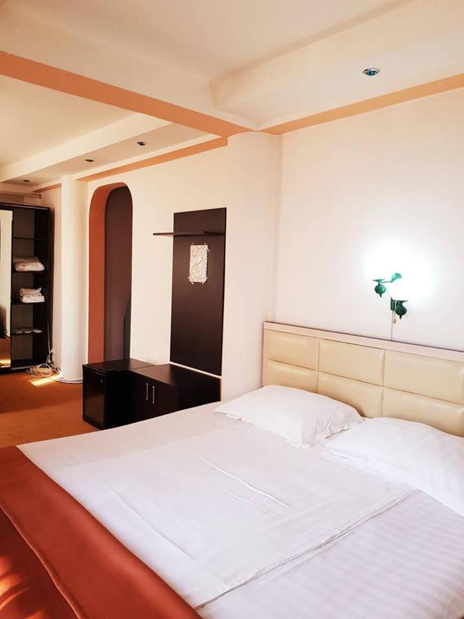 Târgu Jiu Asia Hotel מראה חיצוני תמונה