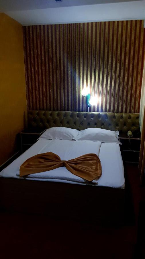 Târgu Jiu Asia Hotel מראה חיצוני תמונה