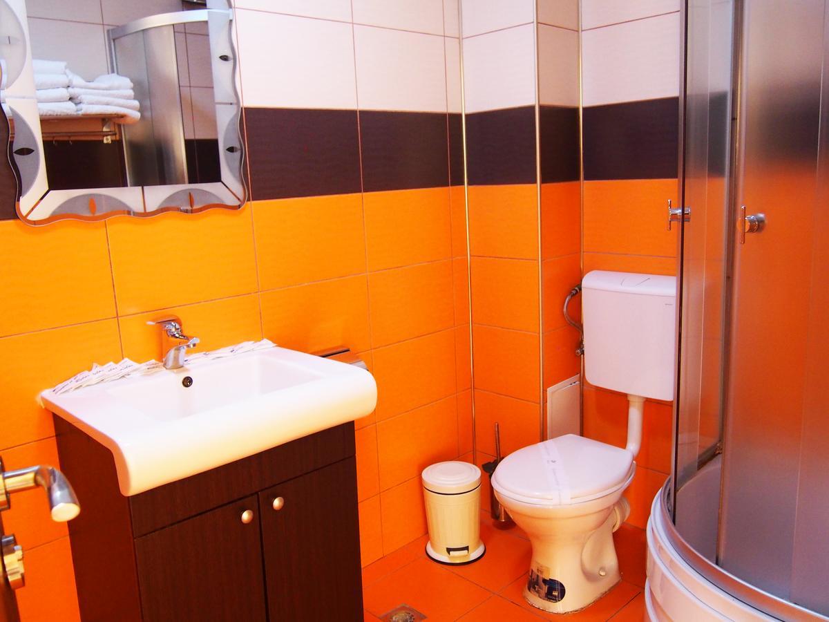 Târgu Jiu Asia Hotel מראה חיצוני תמונה