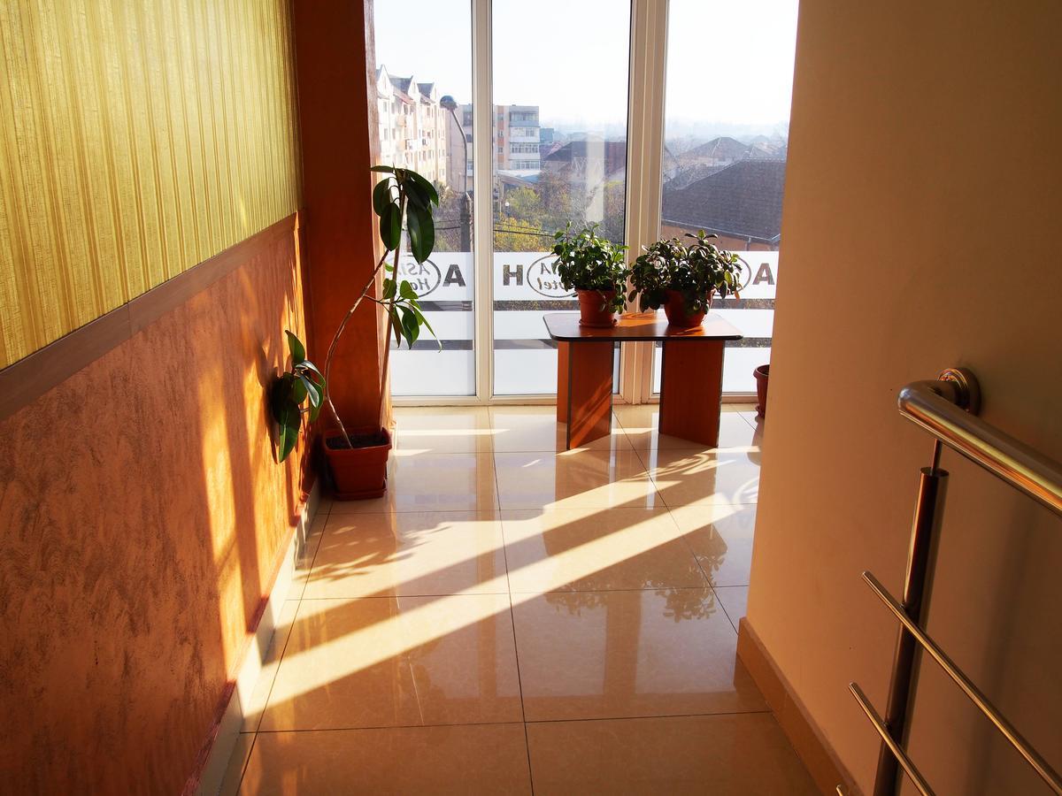 Târgu Jiu Asia Hotel מראה חיצוני תמונה