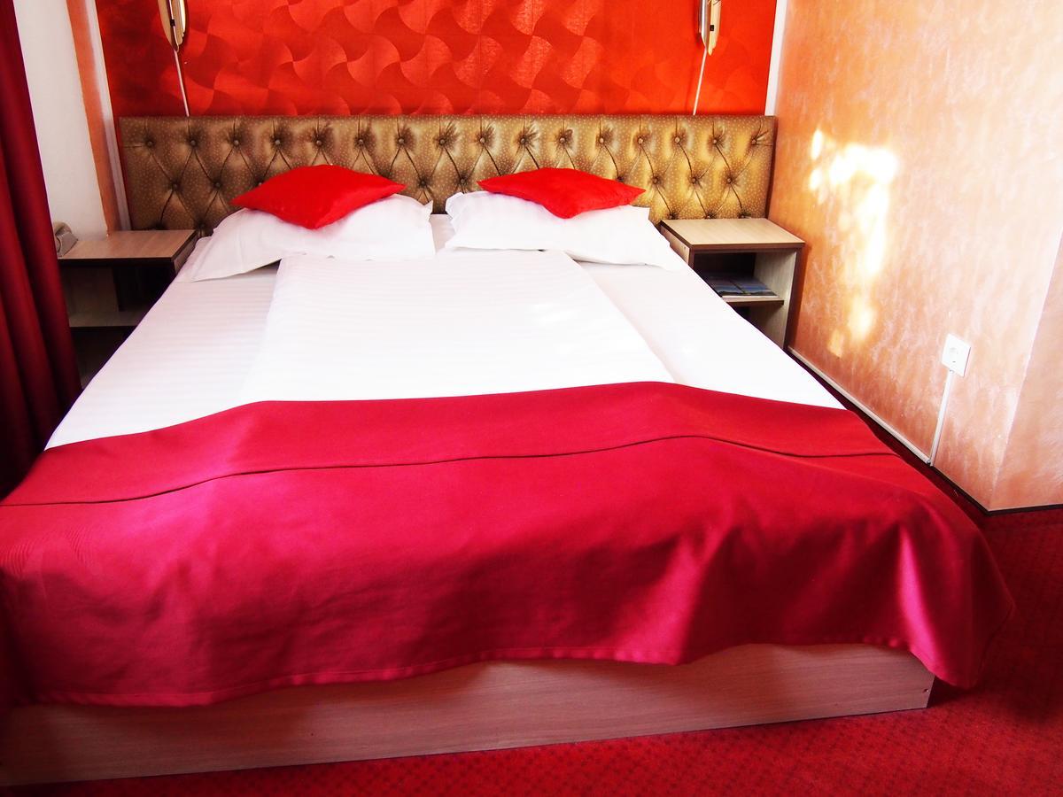 Târgu Jiu Asia Hotel מראה חיצוני תמונה