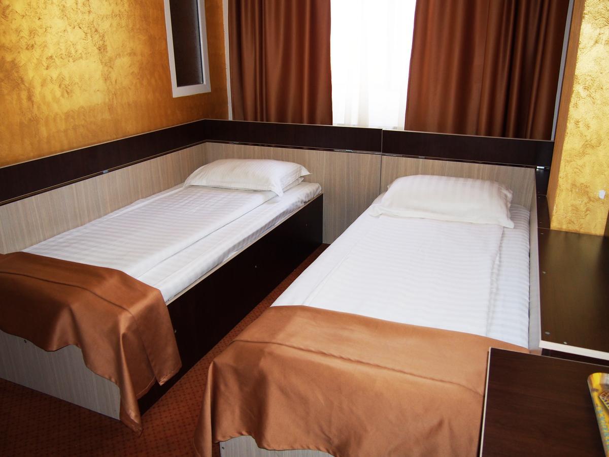 Târgu Jiu Asia Hotel מראה חיצוני תמונה